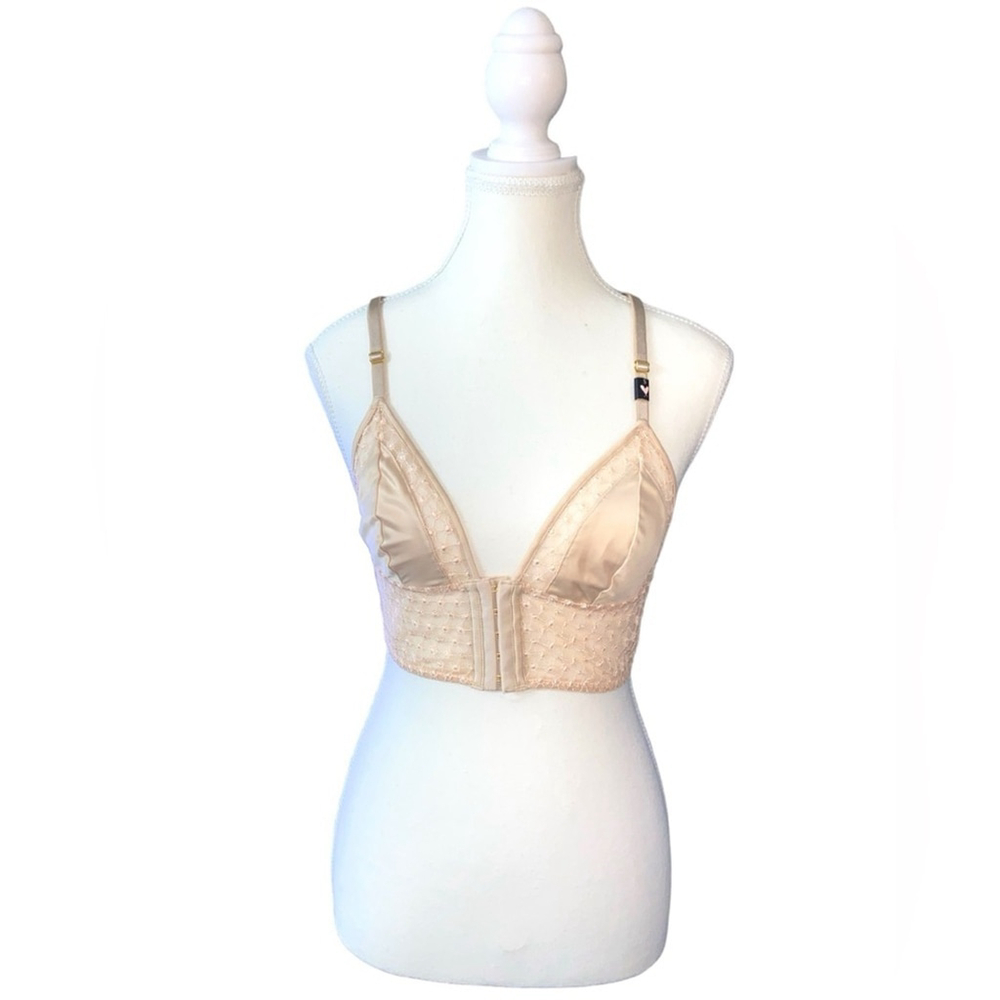 🆕Victoria’s Secret - Satin front closure micro floral embroidered bralette